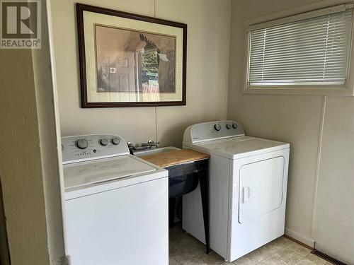 905 Victoria Road, Revelstoke, BC - Indoor Photo Showing Laundry Room