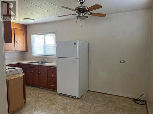 905 Victoria Road, Revelstoke, BC - Indoor Photo Showing Kitchen With Double Sink