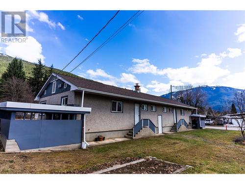 905 Victoria Road, Revelstoke, BC - Outdoor