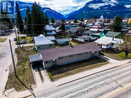 905 Victoria Road, Revelstoke, BC - Outdoor With View