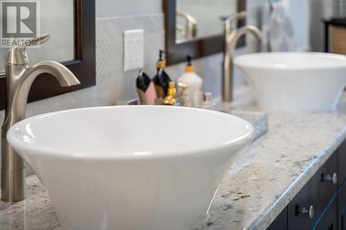 2015 High Country Boulevard, Kamloops, BC - Indoor Photo Showing Bathroom