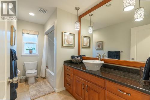 2015 High Country Boulevard, Kamloops, BC - Indoor Photo Showing Bathroom