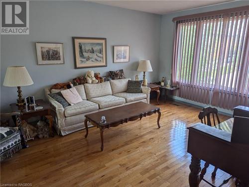 412 Nelson Street, Kincardine, ON - Indoor Photo Showing Living Room