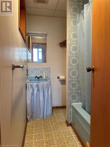 412 Nelson Street, Kincardine, ON - Indoor Photo Showing Bathroom