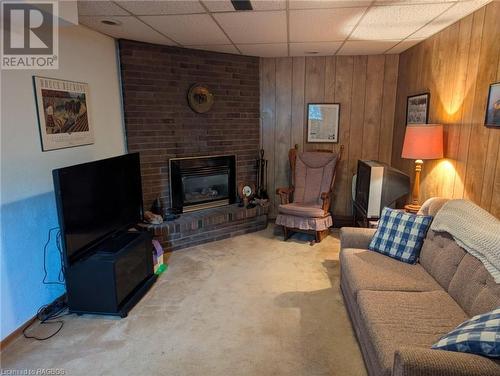 412 Nelson Street, Kincardine, ON - Indoor Photo Showing Living Room With Fireplace