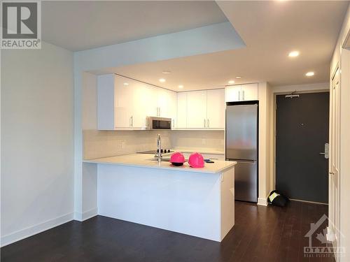 180 George Street Unit#2003, Ottawa, ON - Indoor Photo Showing Kitchen