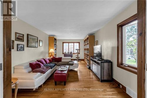 1601 Queen Street, Cornwall (717 - Cornwall), ON - Indoor Photo Showing Living Room