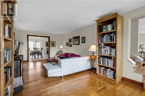 1601 Queen Street, Cornwall (717 - Cornwall), ON - Indoor Photo Showing Living Room