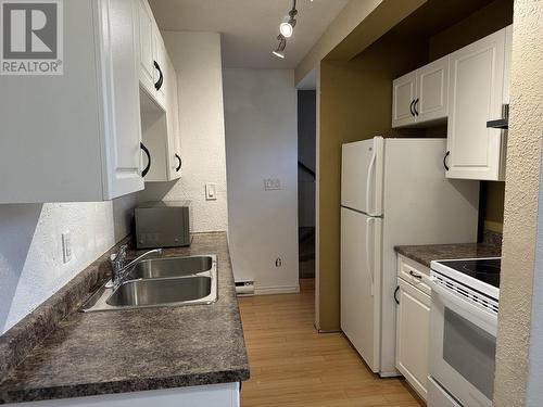 31 301 Stuart Drive, Mackenzie, BC - Indoor Photo Showing Kitchen With Double Sink