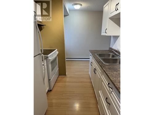 31 301 Stuart Drive, Mackenzie, BC - Indoor Photo Showing Kitchen With Double Sink