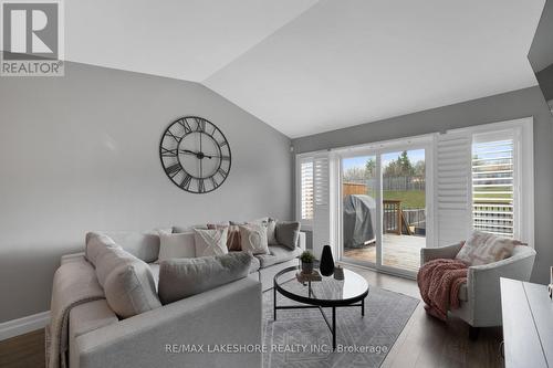 93 Aspen Drive, Quinte West, ON - Indoor Photo Showing Living Room