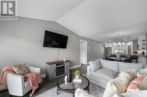 93 Aspen Drive, Quinte West, ON - Indoor Photo Showing Living Room