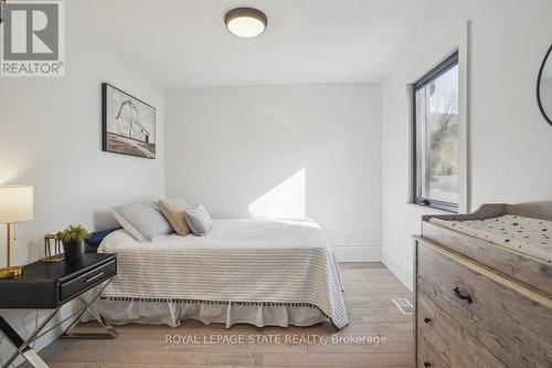 29 Bond Street S, Hamilton, ON - Indoor Photo Showing Bedroom