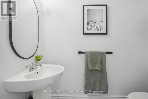 29 Bond Street S, Hamilton, ON - Indoor Photo Showing Bathroom