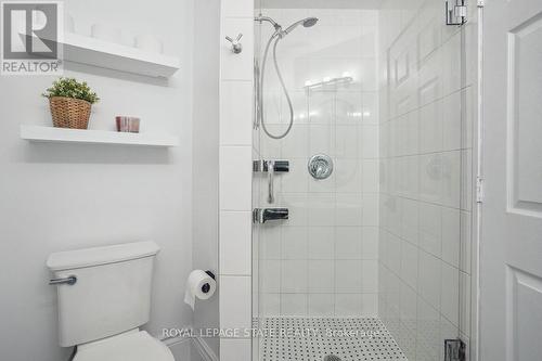 29 Bond Street S, Hamilton, ON - Indoor Photo Showing Bathroom