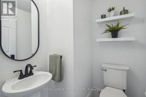 29 Bond Street S, Hamilton, ON - Indoor Photo Showing Bathroom