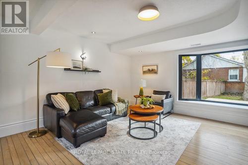 29 Bond Street S, Hamilton, ON - Indoor Photo Showing Living Room