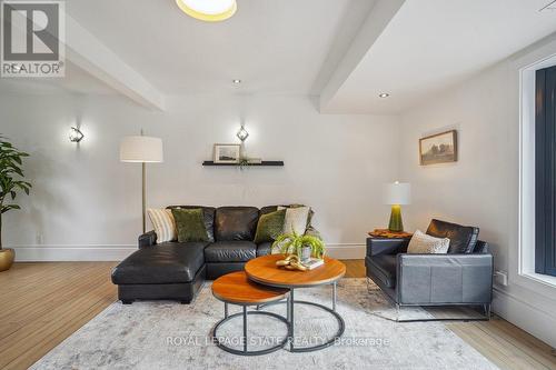 29 Bond Street S, Hamilton, ON - Indoor Photo Showing Living Room