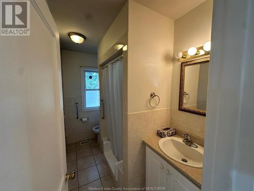 1057 Ellis Avenue, Windsor, ON - Indoor Photo Showing Bathroom