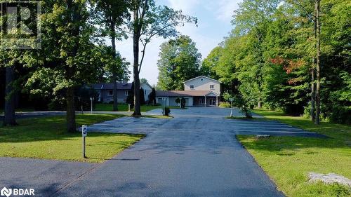 View of front of home with a front yard - 264 Salem Road, Barrie, ON 