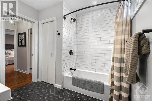 6654 Carolin Court, Ottawa, ON - Indoor Photo Showing Bathroom