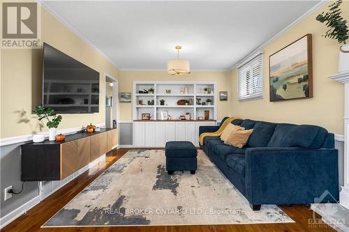 6654 Carolin Court, Ottawa, ON - Indoor Photo Showing Living Room