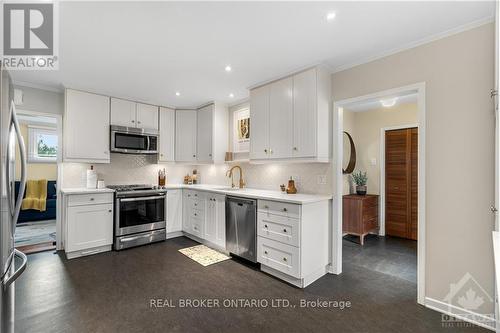 6654 Carolin Court, Ottawa, ON - Indoor Photo Showing Kitchen