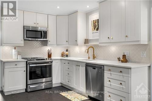 6654 Carolin Court, Ottawa, ON - Indoor Photo Showing Kitchen With Upgraded Kitchen