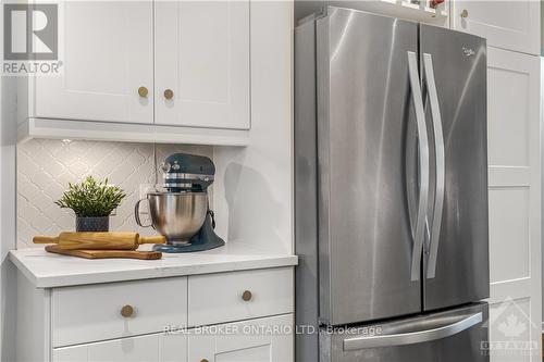 6654 Carolin Court, Ottawa, ON - Indoor Photo Showing Kitchen