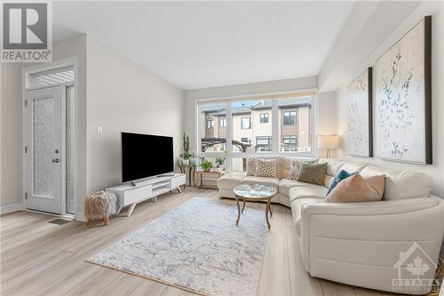 4921 Abbott Street E, Ottawa, ON - Indoor Photo Showing Living Room