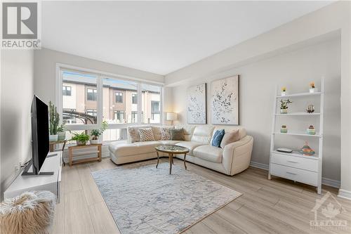 4921 Abbott Street E, Ottawa, ON - Indoor Photo Showing Living Room