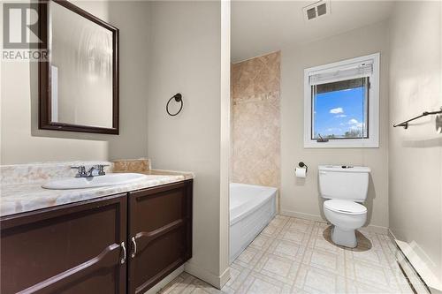 455 Campbell Drive, Arnprior, ON - Indoor Photo Showing Bathroom