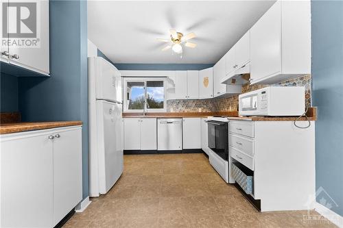 455 Campbell Drive, Arnprior, ON - Indoor Photo Showing Kitchen