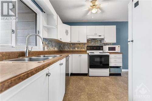 455 Campbell Drive, Arnprior, ON - Indoor Photo Showing Kitchen With Double Sink