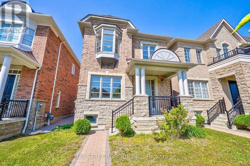 214 Paradelle Drive, Richmond Hill, ON 