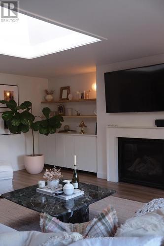 85 Ninth Street, Collingwood, ON - Indoor Photo Showing Living Room