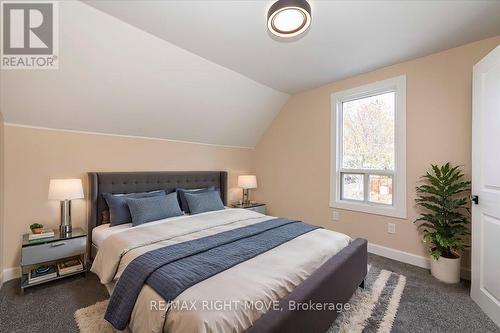 89 Douglas Street, Orillia, ON - Indoor Photo Showing Bedroom