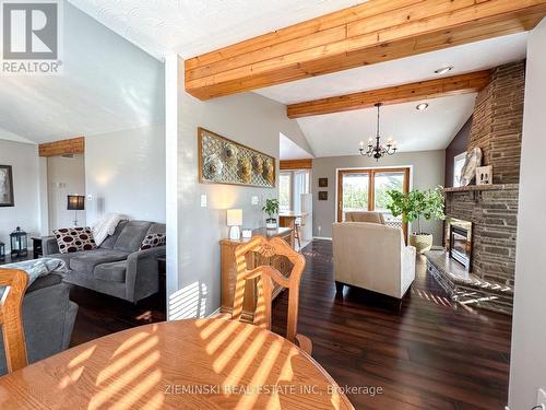 502 Nosov Drive, Iroquois Falls, ON - Indoor Photo Showing Living Room