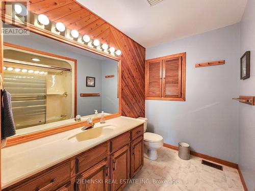 502 Nosov Drive, Iroquois Falls, ON - Indoor Photo Showing Bathroom