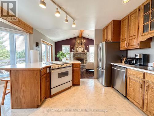 502 Nosov Drive, Iroquois Falls, ON - Indoor Photo Showing Kitchen