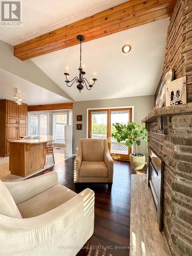 502 Nosov Drive, Iroquois Falls, ON - Indoor Photo Showing Living Room