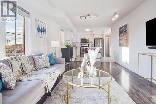 32 - 2508 Post Road, Oakville, ON - Indoor Photo Showing Living Room