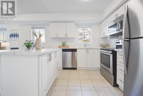 32 - 2508 Post Road, Oakville, ON - Indoor Photo Showing Kitchen With Upgraded Kitchen