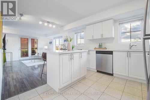 32 - 2508 Post Road, Oakville, ON - Indoor Photo Showing Kitchen