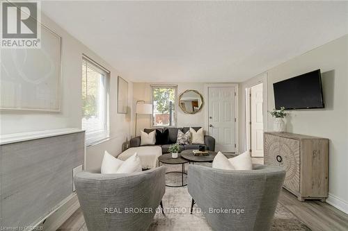 262 Pine Street, Milton, ON - Indoor Photo Showing Living Room