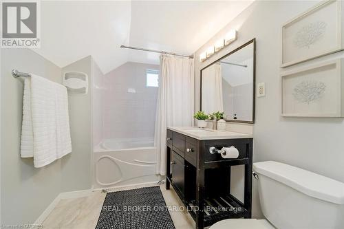 262 Pine Street, Milton, ON - Indoor Photo Showing Bathroom