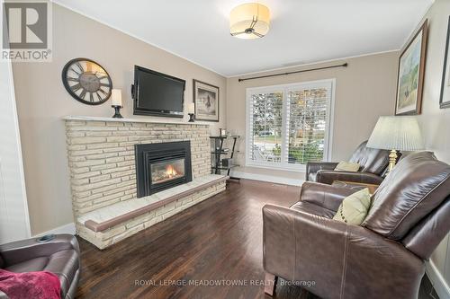 47 Dawson Crescent, Halton Hills, ON - Indoor Photo Showing Living Room With Fireplace