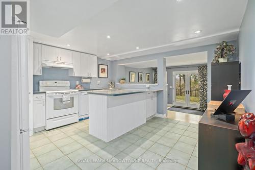 47 Dawson Crescent, Halton Hills, ON - Indoor Photo Showing Kitchen