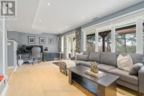 47 Dawson Crescent, Halton Hills, ON - Indoor Photo Showing Living Room