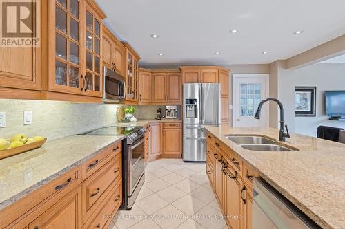 47 Dawson Crescent, Halton Hills, ON - Indoor Photo Showing Kitchen With Stainless Steel Kitchen With Double Sink With Upgraded Kitchen